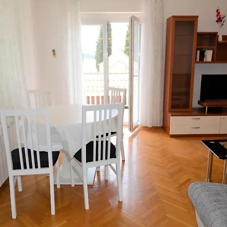 Grosse Mit Meerblick, Wenige Schritte Vom Entfernt Apartment Trogir
