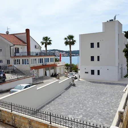Grosse Mit Meerblick, Wenige Schritte Vom Entfernt Trogir